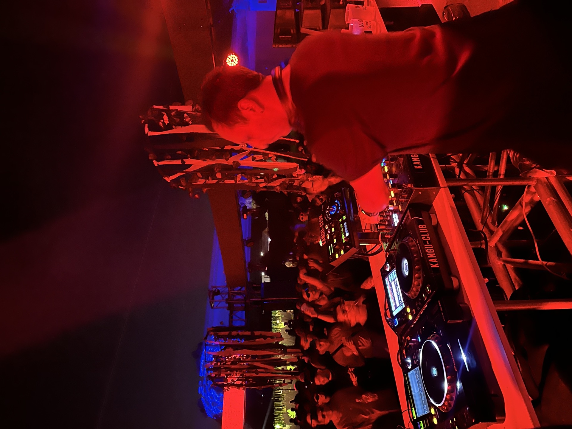 Mades — Live Performance